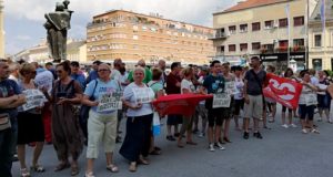 Radnici DES-a protestovali ispred Gradske kuće; moguća radikalizacija štrajka